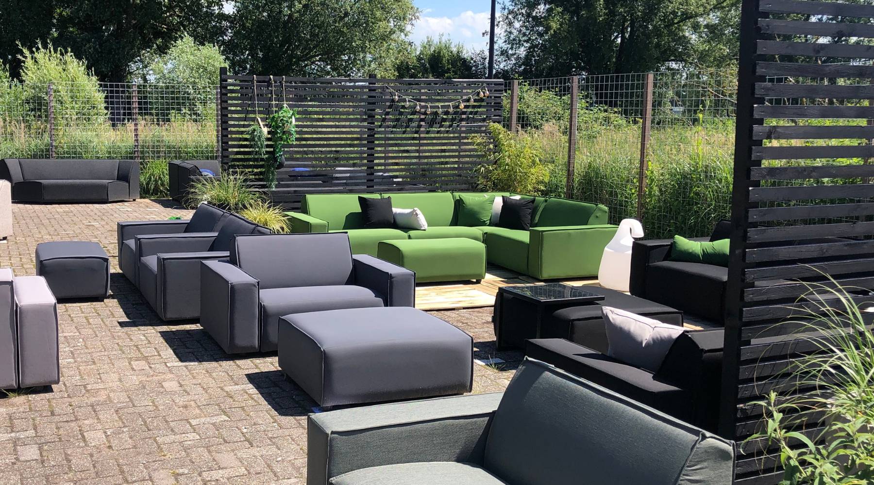 Beste deals in de Bubalou outlet: ontdek kortingen op hoogwaardige loungesets. Bezoek de outlet pagina en profiteer van comfort en stijl in jouw buitenruimte!