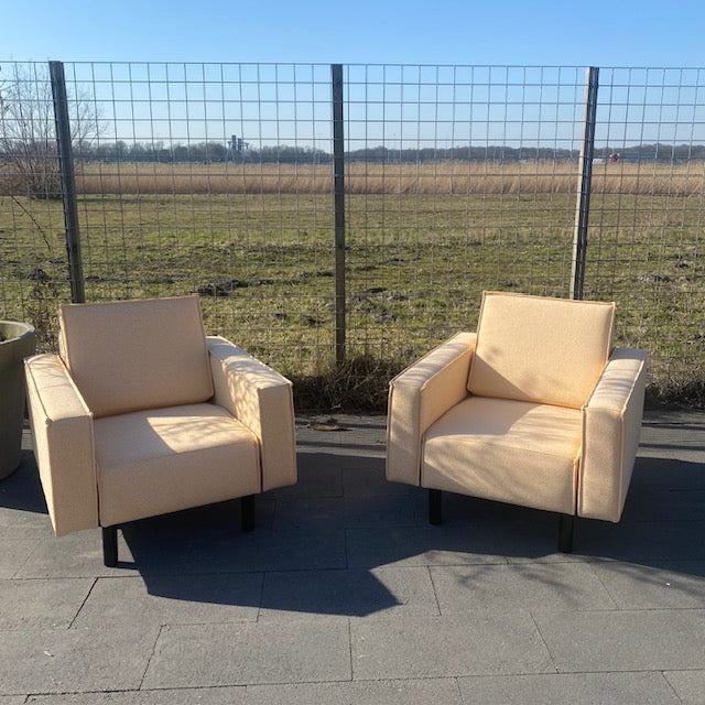 SALE  TREND SET van 2 fauteuils in Deluxe corn