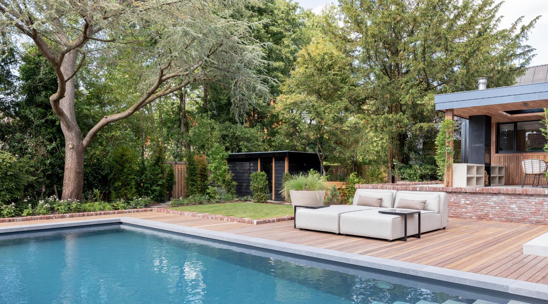 Creëer een vakantieparadijs in je eigen tuin met de all-weather loungeset van Bubalou. 