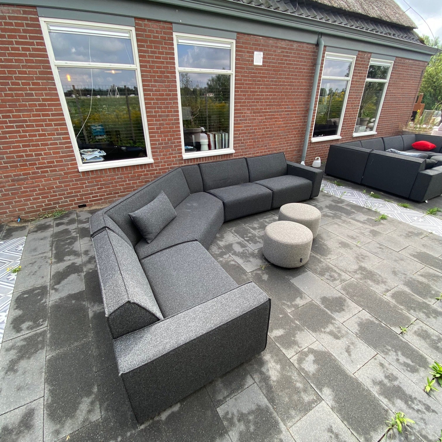 SALE |  KniQ 8-zits hoek in Deluxe antraciet + poefjes charcoal