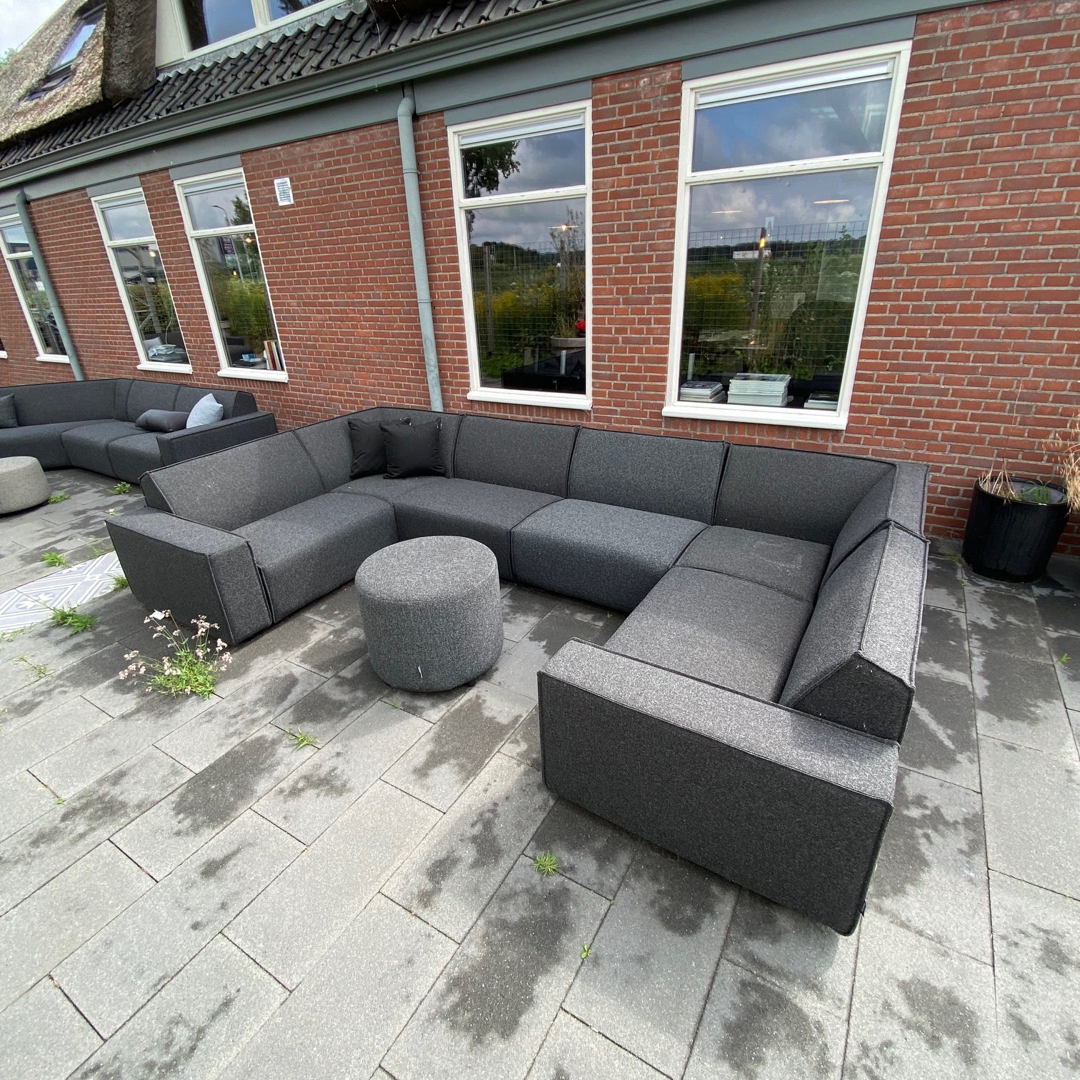 SALE |  Icon u-zits in Deluxe antraciet + poef 60 cm rond