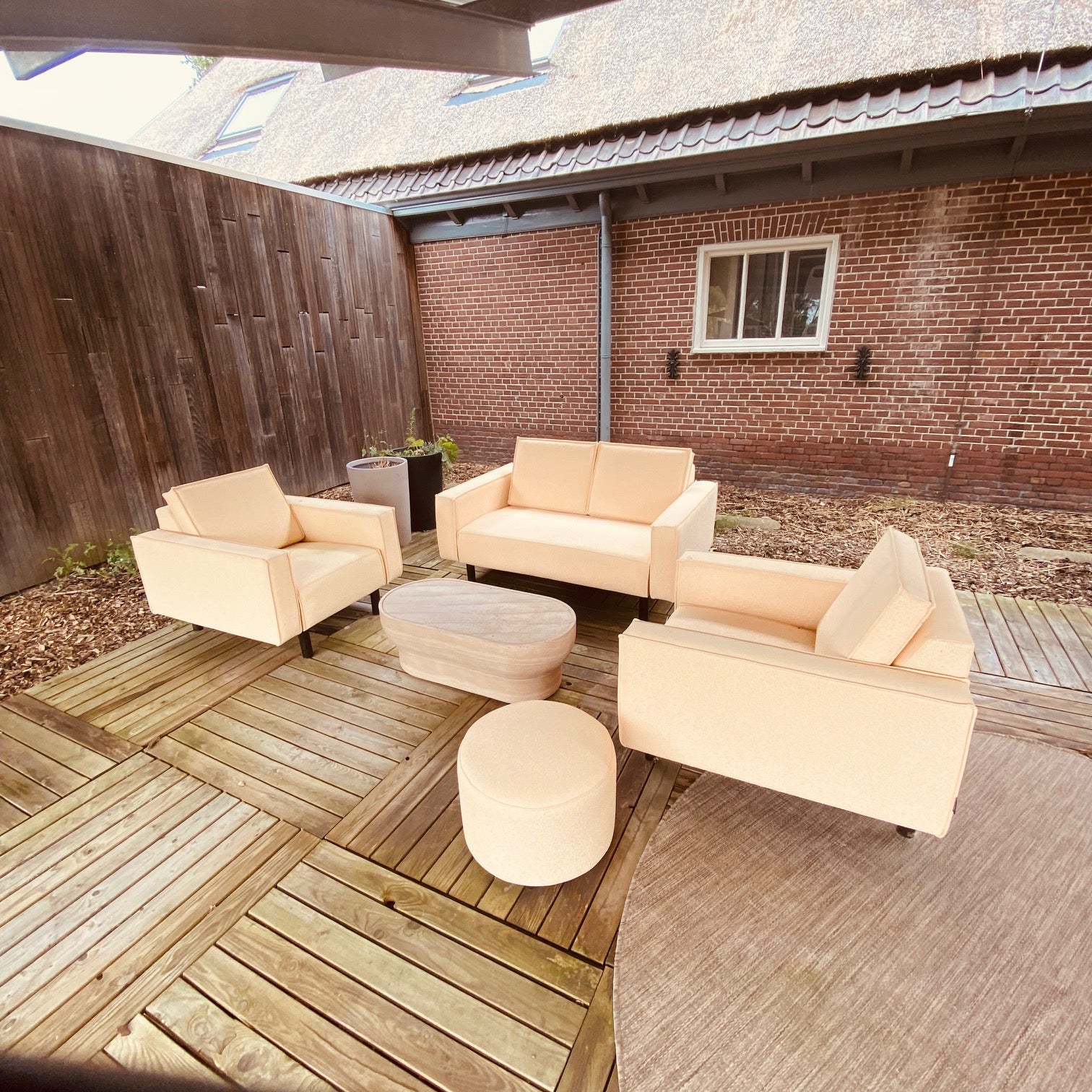 SALE | Trendsofa set 2-zits bank + 2x trend fauteuil + round 50 en salon in CORN