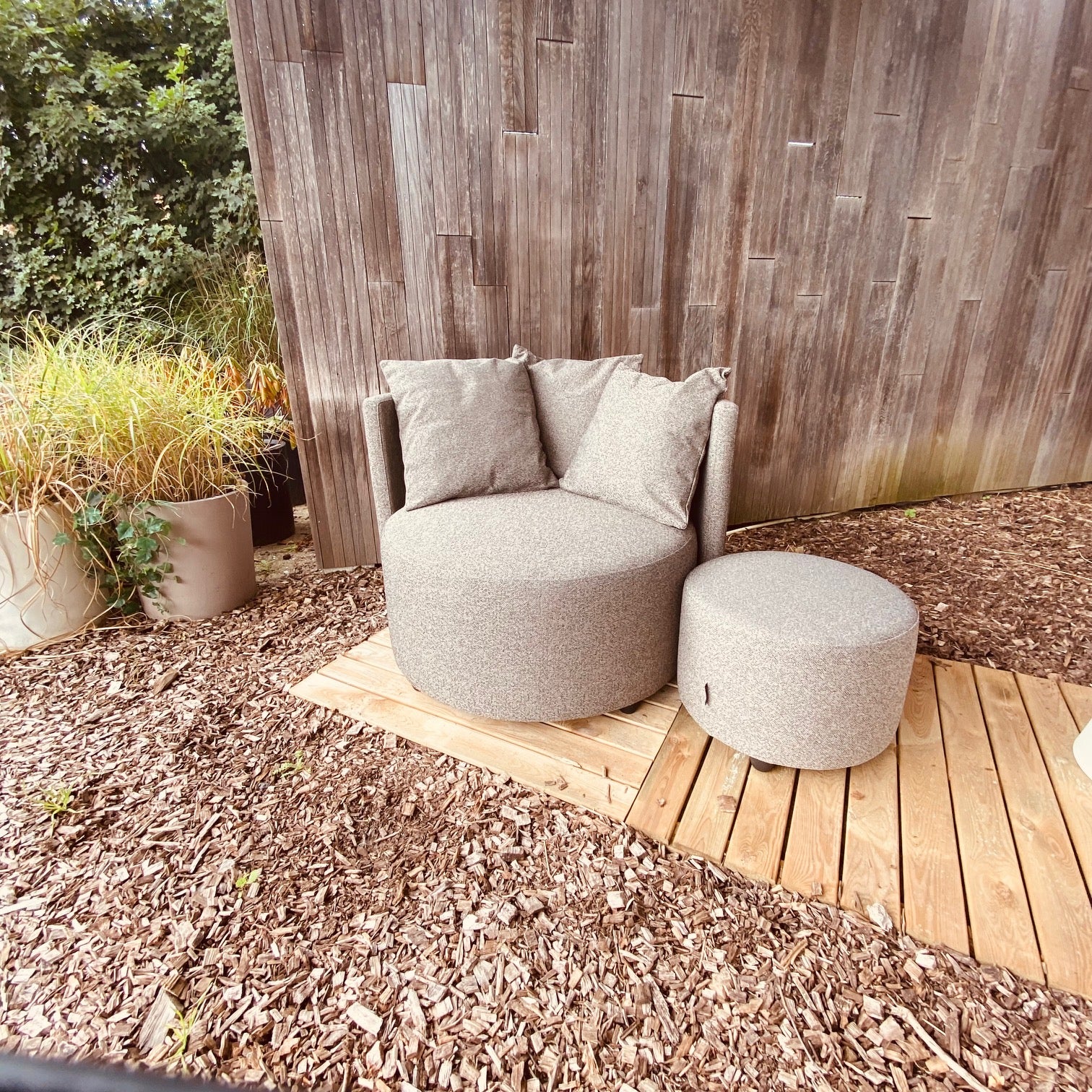 SALE |  Roundabout fauteuil + poef 50 cm in Deluxe charcoal