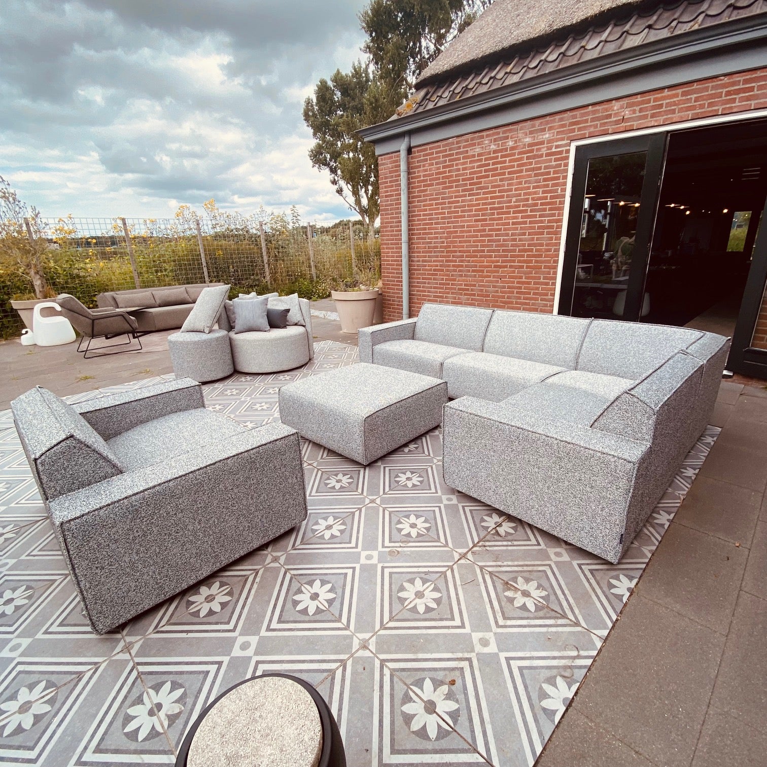 SALE showtuin | Icon 6-zits hoek + hocker en Loveseat in Deluxe steel